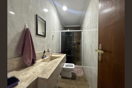 Casa de condomínio à venda com 209m², 3 quartos e 2 vagas Casa de condomínio à venda com 209m², 3 quartos e 2 vagasBanheiro