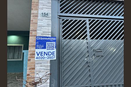 Casa de condomínio à venda com 209m², 3 quartos e 2 vagas Casa de condomínio à venda com 209m², 3 quartos e 2 vagasFachada
