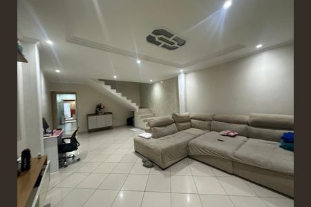 Casa de condomínio à venda com 209m², 3 quartos e 2 vagas Casa de condomínio à venda com 209m², 3 quartos e 2 vagasSala