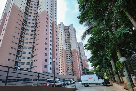 Fachada de apartamento à venda com 2 quartos, 74m² em Jardim Maria Rosa, Taboão da Serra
