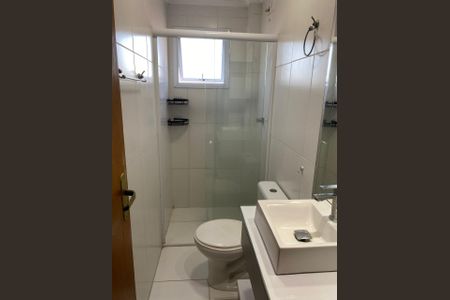 Banheiro de apartamento para alugar com 2 quartos, 45m² em Vila Sonia, Praia Grande