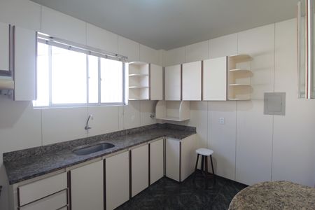 Cozinha de apartamento para alugar com 3 quartos, 95m² em Santa Rosa, Belo Horizonte