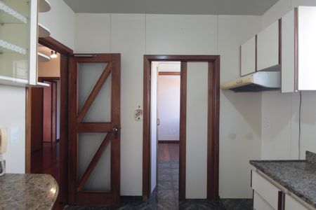 Cozinha de apartamento para alugar com 3 quartos, 95m² em Santa Rosa, Belo Horizonte