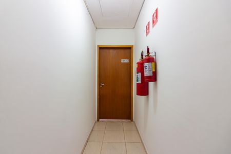 Hall de entrada de casa para alugar com 1 quarto, 48m² em Presidente Altino, Osasco