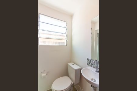 Banheiro de apartamento para alugar com 2 quartos, 38m² em Presidente Altino, Osasco