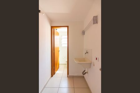 Banheiro e Área de Serviço  de apartamento para alugar com 2 quartos, 38m² em Presidente Altino, Osasco