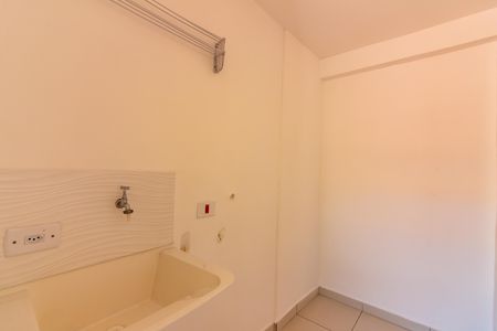 Banheiro e Área de Serviço  de apartamento para alugar com 2 quartos, 38m² em Presidente Altino, Osasco