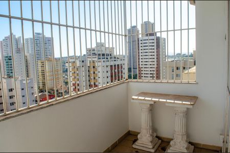 Varanda da sala de apartamento para alugar com 3 quartos, 112m² em Jardim Goiás, Goiânia