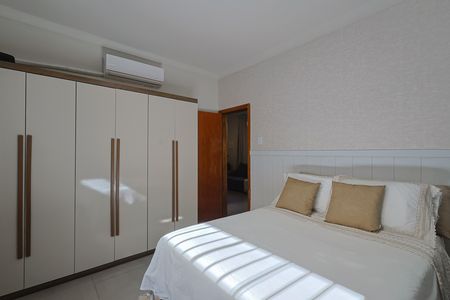 Casa à venda com 6 quartos, 380m² em Pompéia, Belo Horizonte