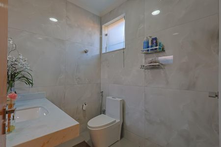 Casa à venda com 6 quartos, 380m² em Pompéia, Belo Horizonte
