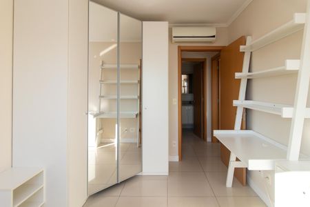 Quarto 1 de apartamento para alugar com 2 quartos, 64m² em Menino Deus, Porto Alegre