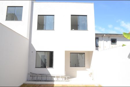 Quintal de casa à venda com 2 quartos, 180m² em Santa Ines, Belo Horizonte