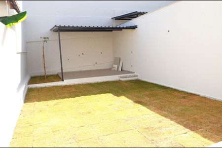 Casa à venda com 233m², 3 quartos e 4 vagasQuintal