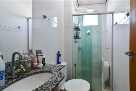 Banheiro de apartamento à venda com 3 quartos, 51m² em Nova Vista, Belo Horizonte