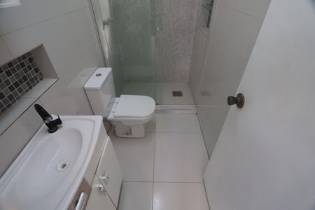 Banheiro de casa de condomínio para alugar com 2 quartos, 89m² em Rio Branco, Canoas