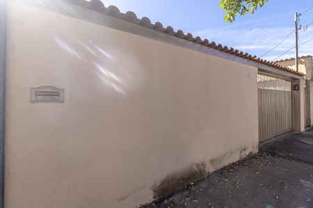Fachada de casa à venda com 3 quartos, 120m² em Jardim Guanabara, Belo Horizonte