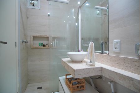 Banheiro da Suíte Americana de apartamento para alugar com 1 quarto, 39m² em Petrópolis, Porto Alegre