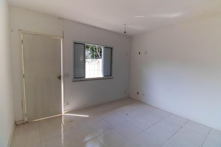 Sala de casa de condomínio à venda com 2 quartos, 70m² em Sapê, Niterói