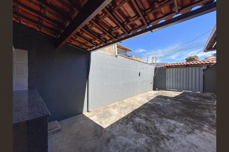 Casa à venda com 3 quartos, 160m² em Água Branca, Contagem