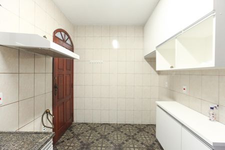 Casa à venda com 3 quartos, 160m² em Água Branca, Contagem
