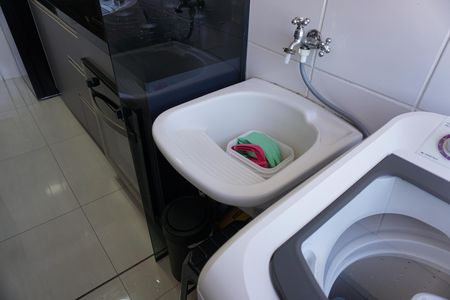 Lavanderia de apartamento para alugar com 2 quartos, 67m² em Jardim Vista Alegre, Embu das Artes