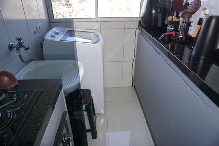 Lavanderia de apartamento para alugar com 2 quartos, 67m² em Jardim Vista Alegre, Embu das Artes