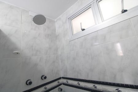 Banheiro comum de apartamento para alugar com 3 quartos, 75m² em Vila Sofia, São Paulo