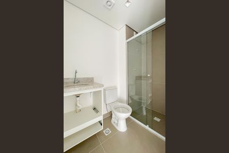 Banheiro de kitnet/studio para alugar com 1 quarto, 26m² em Vila Osasco, Osasco