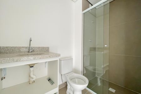 Banheiro de kitnet/studio para alugar com 1 quarto, 26m² em Vila Osasco, Osasco
