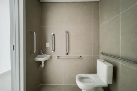 Banheiro de kitnet/studio para alugar com 1 quarto, 33m² em Vila Osasco, Osasco