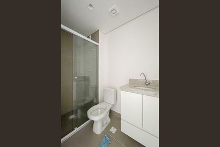 Banheiro de kitnet/studio para alugar com 1 quarto, 24m² em Vila Osasco, Osasco