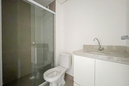 Banheiro de kitnet/studio para alugar com 1 quarto, 24m² em Vila Osasco, Osasco
