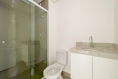 Banheiro de kitnet/studio para alugar com 1 quarto, 28m² em Vila Osasco, Osasco