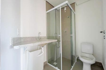 Banheiro de kitnet/studio para alugar com 1 quarto, 27m² em Vila Osasco, Osasco
