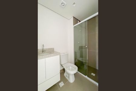 Banheiro de kitnet/studio para alugar com 1 quarto, 29m² em Vila Osasco, Osasco
