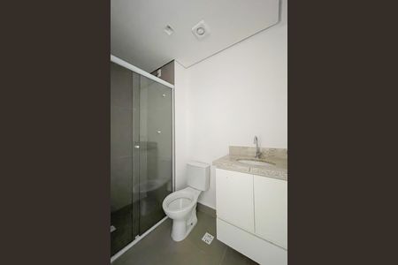 Banheiro de kitnet/studio para alugar com 1 quarto, 29m² em Vila Osasco, Osasco
