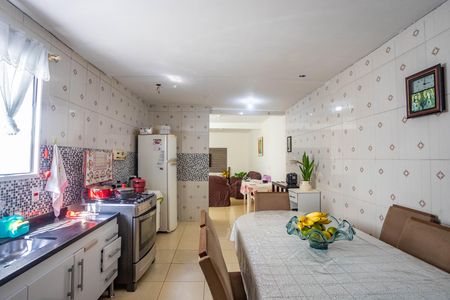 Casa à venda com 4 quartos, 300m² em Vila Sao Jose, Diadema