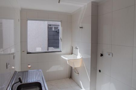 Cozinha e Área de Serviço de apartamento para alugar com 2 quartos, 46m² em Vila Isolina Mazzei, São Paulo