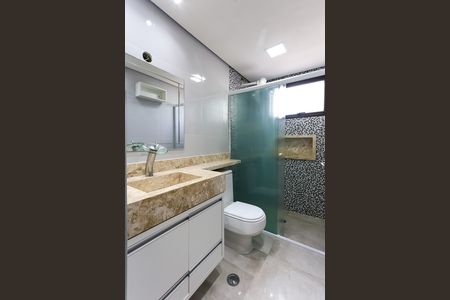 Banheiro de apartamento para alugar com 2 quartos, 63m² em Jardim Henriqueta, Taboão da Serra