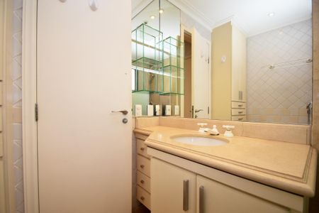 banheiro quarto 1 de apartamento para alugar com 3 quartos, 156m² em Jardim Paulista, São Paulo