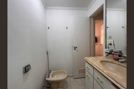 Banheiro social 1 de apartamento para alugar com 3 quartos, 170m² em Ipanema, Rio de Janeiro