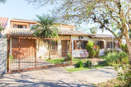 Fachada de casa à venda com 5 quartos, 248m² em Igara, Canoas