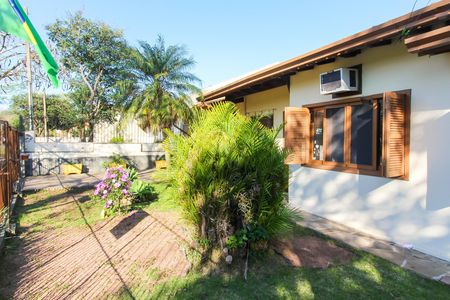 Área externa de casa à venda com 5 quartos, 248m² em Igara, Canoas
