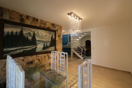 Casa para alugar com 5 quartos, 227m² em Osvaldo Cruz, São Caetano do Sul