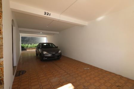 Garagem de casa para alugar com 5 quartos, 227m² em Osvaldo Cruz, São Caetano do Sul