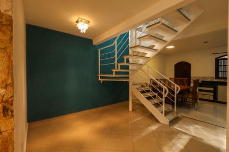 Sala de casa para alugar com 5 quartos, 227m² em Osvaldo Cruz, São Caetano do Sul