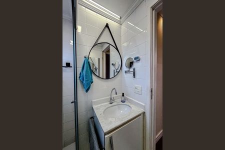 Banheiro de apartamento à venda com 2 quartos, 50m² em Quarta Parada, São Paulo