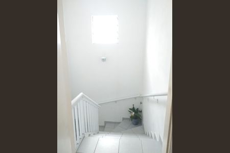Escada de casa para alugar com 2 quartos, 125m² em Alves Dias, São Bernardo do Campo