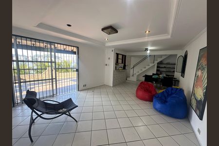 Sala de casa para alugar com 3 quartos, 160m² em Parque Prainha, São Vicente