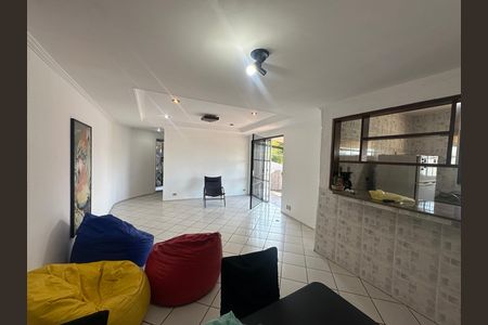 Sala de casa para alugar com 3 quartos, 160m² em Parque Prainha, São Vicente